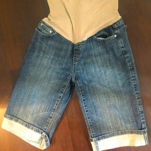 Mimi Maternity Jean knee length shorts.
